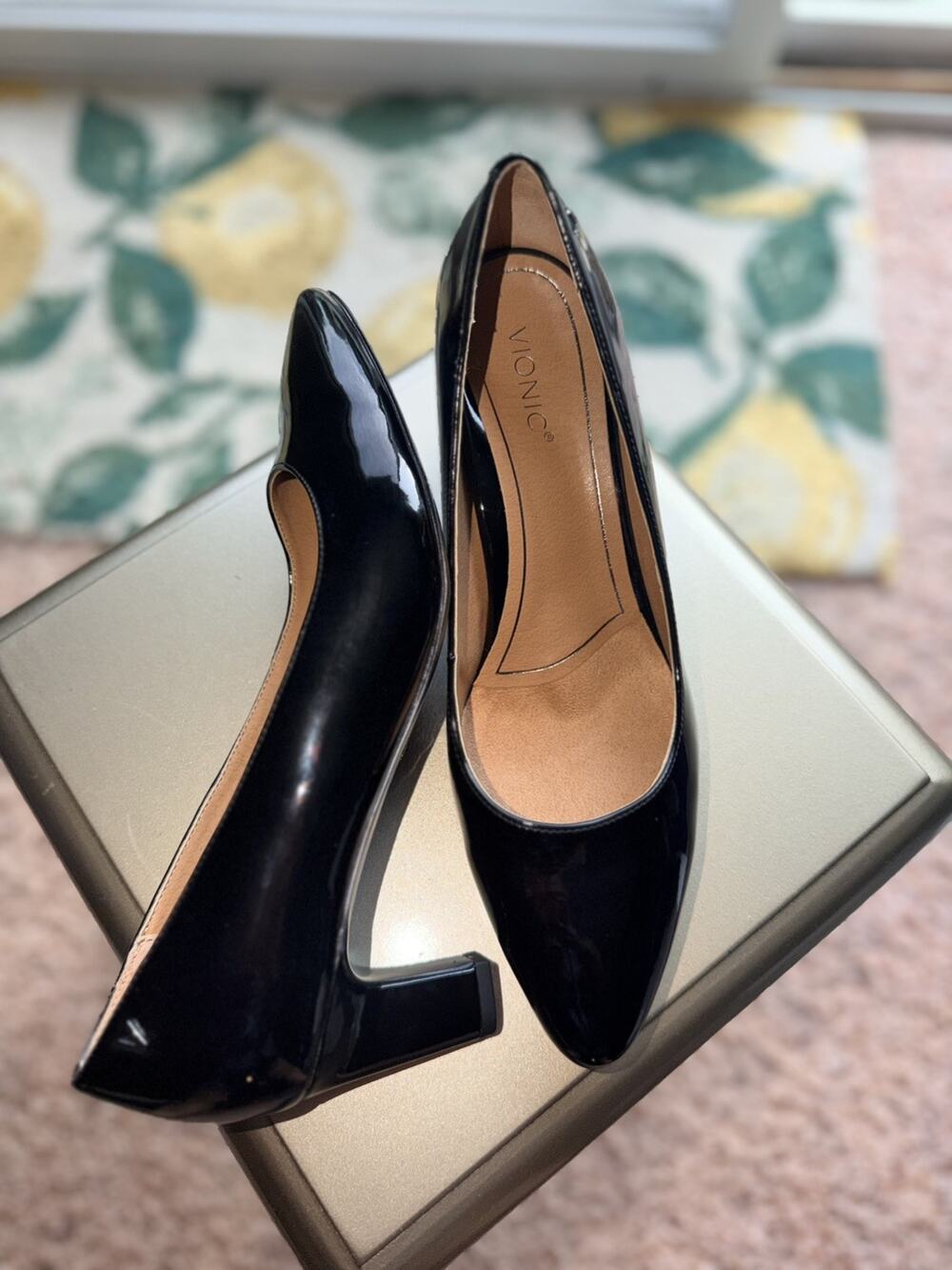 Vionic Mia Black Patent Leather Pointed Toe Block Heel Pumps Womens Size 9.5